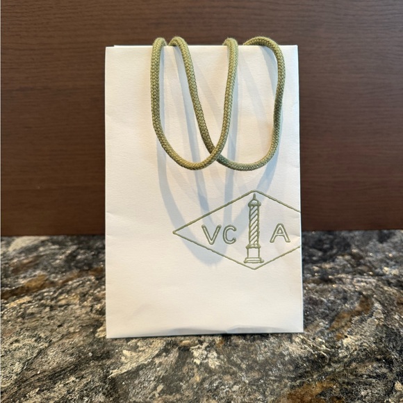 Van Cleef & Arpels Gift/Paper Bag - Picture 3 of 3